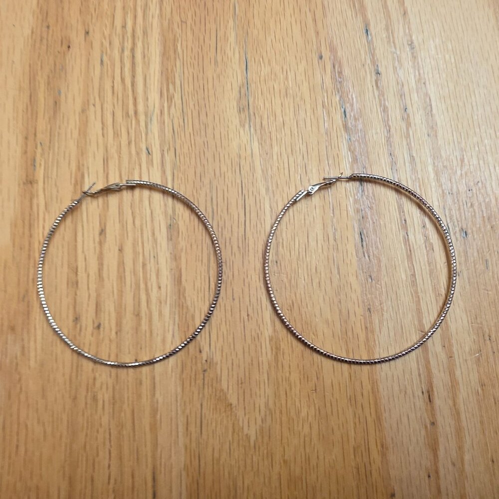 Etsy Large Textured Gold Tone Hoops - Picture 4 of 9